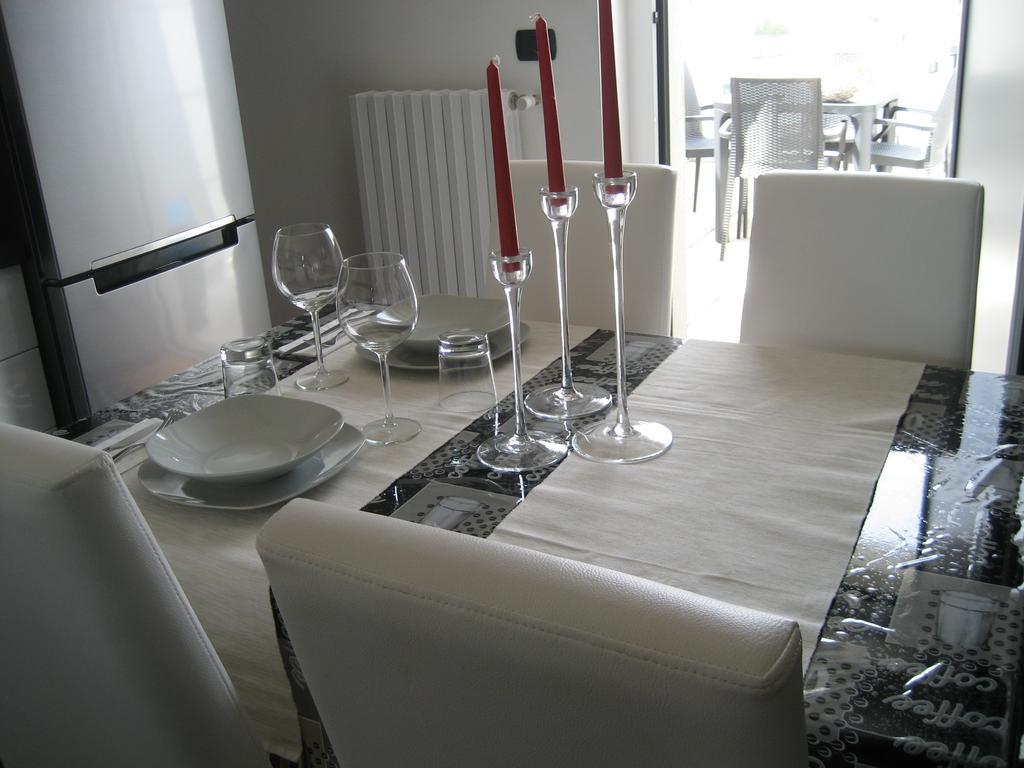 Apartamento New Luxury Attic Santa Giulia Expo Milán Habitación foto